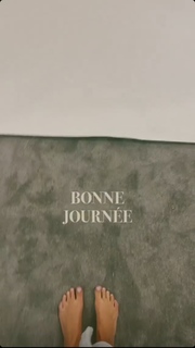 Camille Cerf feet photo thumbnail