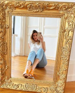 Camille Cerf feet photo thumbnail