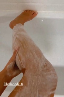 Camille Cerf feet photo thumbnail