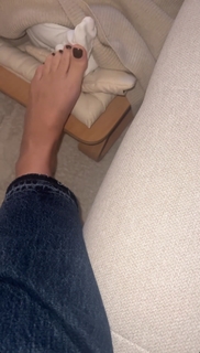 Camille Cerf feet photo thumbnail