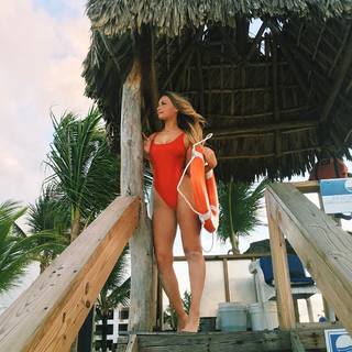 Camille Kostek feet photo thumbnail