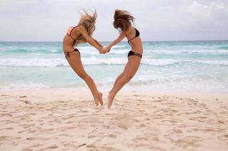 Camille Kostek feet photo thumbnail