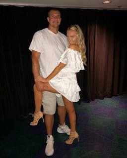 Camille Kostek feet photo thumbnail