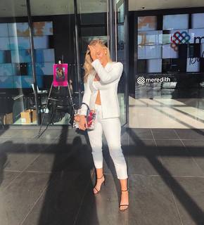 Camille Kostek feet photo thumbnail