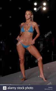 Camille Kostek feet photo thumbnail