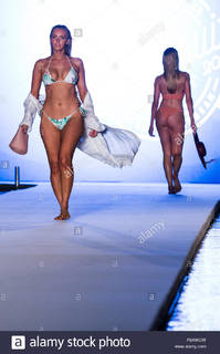 Camille Kostek feet photo thumbnail