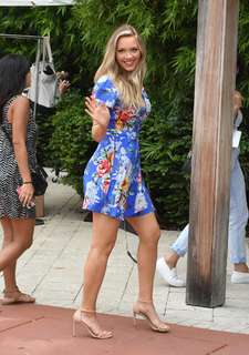 Camille Kostek feet photo thumbnail