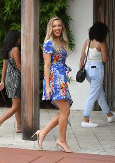 Camille Kostek feet photo thumbnail