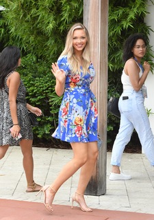 Camille Kostek feet photo thumbnail