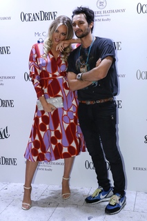 Camille Kostek feet photo thumbnail