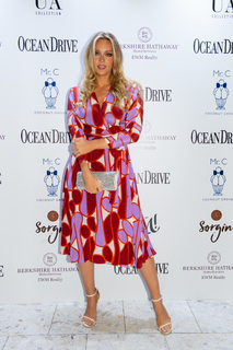 Camille Kostek feet photo thumbnail