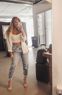Camille Kostek feet photo thumbnail
