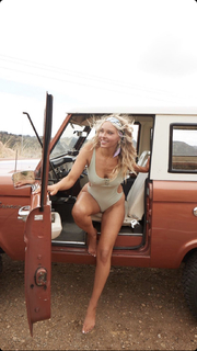 Camille Kostek feet photo thumbnail