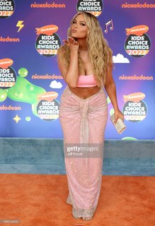 Camille Kostek feet photo thumbnail