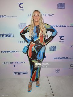 Camille Kostek feet photo thumbnail