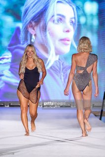 Camille Kostek feet photo thumbnail