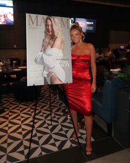 Camille Kostek feet photo thumbnail