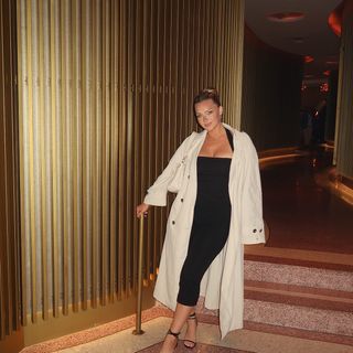 Camille Kostek feet photo thumbnail