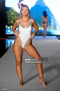 Camille Kostek feet photo thumbnail