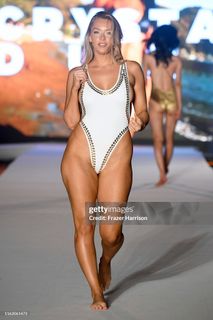 Camille Kostek feet photo thumbnail