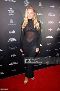 Camille Kostek feet photo thumbnail