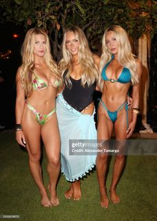 Camille Kostek feet photo thumbnail