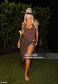 Camille Kostek feet photo thumbnail