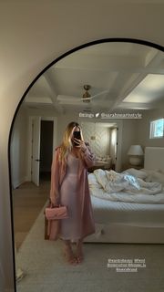 Camille Kostek feet photo thumbnail