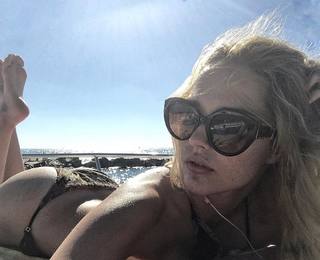 Camille Lou feet photo thumbnail