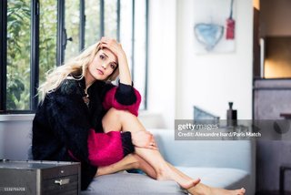 Camille Lou feet photo thumbnail