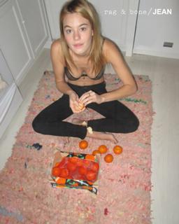 Camille Rowe feet photo thumbnail