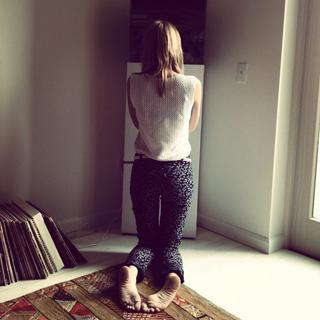 Camille Rowe feet photo thumbnail