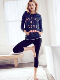 Camille Rowe feet photo thumbnail