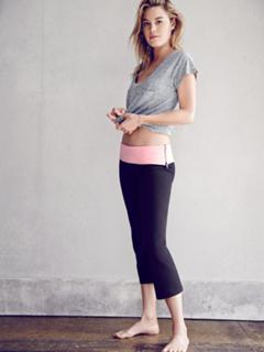 Camille Rowe feet photo thumbnail