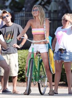 Camille Rowe feet photo thumbnail