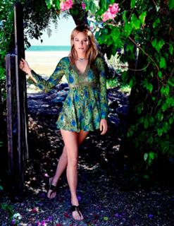 Camille Rowe feet photo thumbnail