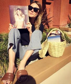 Camille Rowe feet photo thumbnail