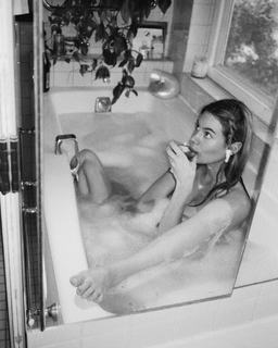 Camille Rowe feet photo thumbnail