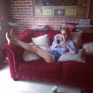 Camille Rowe feet photo thumbnail