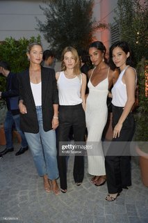 Camille Rowe feet photo thumbnail