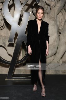 Camille Rowe feet photo thumbnail