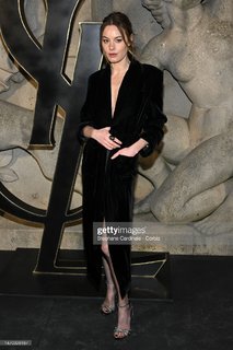 Camille Rowe feet photo thumbnail