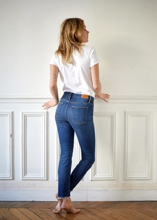 Camille Rowe feet photo thumbnail