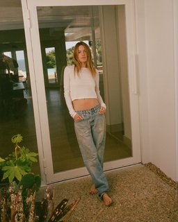 Camille Rowe feet photo thumbnail