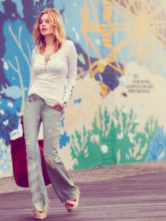 Camille Rowe feet photo thumbnail