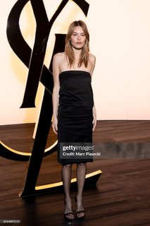 Camille Rowe feet photo thumbnail