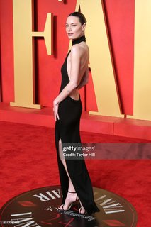 Camille Rowe feet photo thumbnail