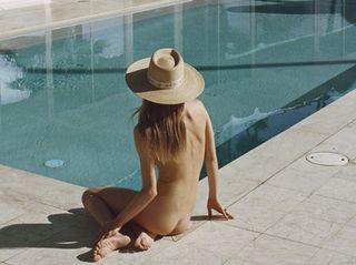 Camille Rowe feet photo thumbnail