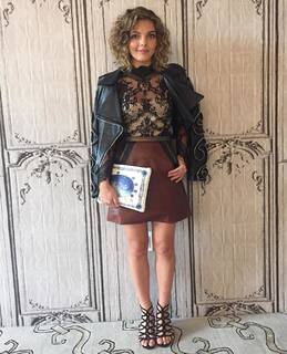 Camren Bicondova feet photo thumbnail