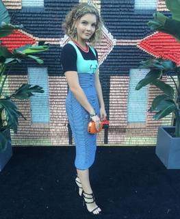 Camren Bicondova feet photo thumbnail